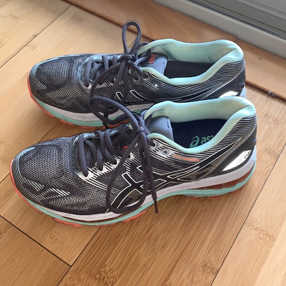 ASICS running shoes - Picture 1 of 3